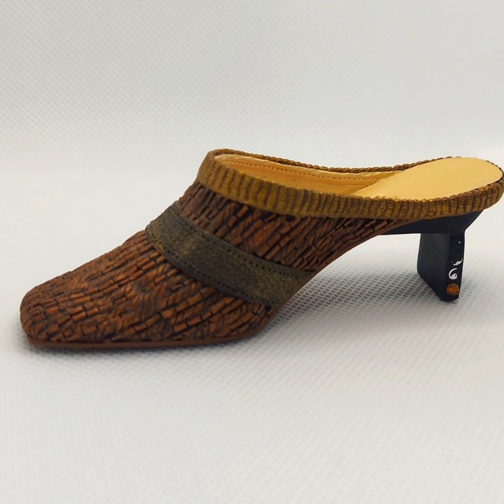 Just the right shoe. "Pretty Penny" Raine-Willits design